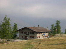 Rifugio alpino Barbustel Lac Blanc / 2200m / Loc. Lago Bianco / Champdepraz